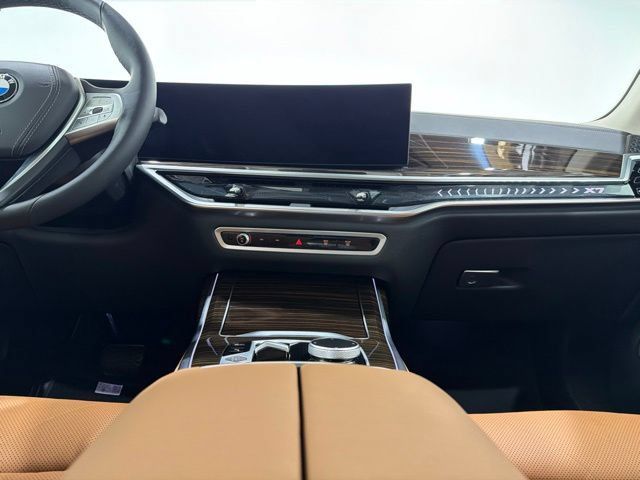 Used 2026 BMW X7 xDrive40i AWD/4WD image 39