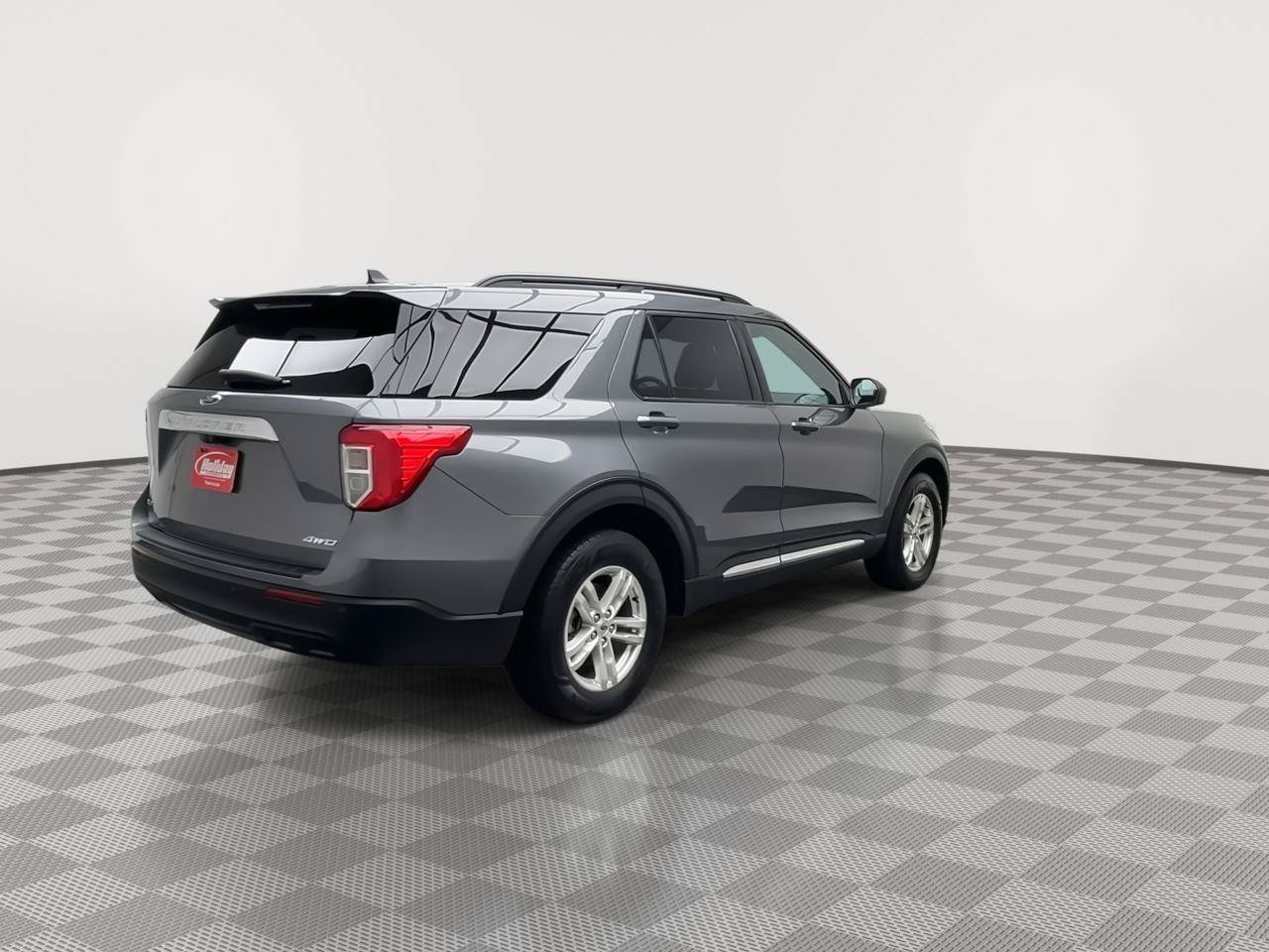 Used 2022 Ford Explorer XLT AWD/4WD image 38