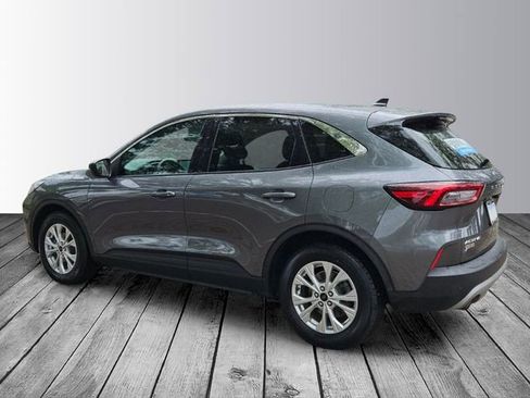 Used 2023 Ford Escape Active w/ Tech Pack #1 FWD image 3
