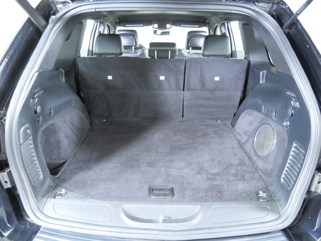 Used 2018 Jeep Grand Cherokee Altitude AWD/4WD image 9