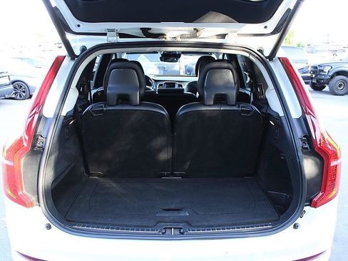 Used 2018 Volvo XC90 T5 Momentum w/ Convenience Package FWD image 8