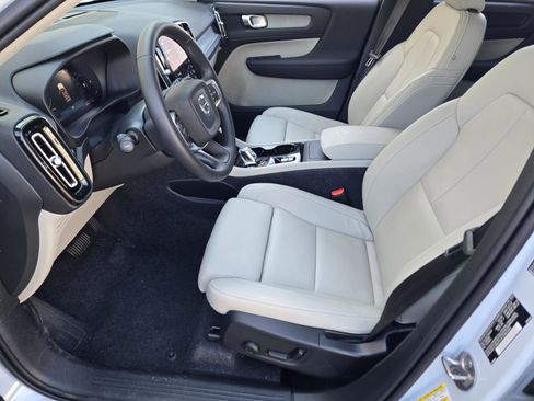 Used 2026 Volvo XC40 B5 Plus w/ Protection Package Premier image 11