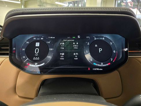 Used 2025 Land Rover Range Rover Sport SE AWD/4WD image 27