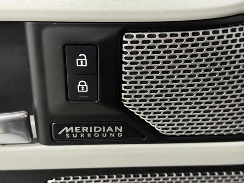 Used 2023 Land Rover Defender 130 SE image 23