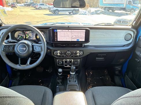 Used 2024 Jeep Wrangler Unlimited w/ Convenience Group image 14