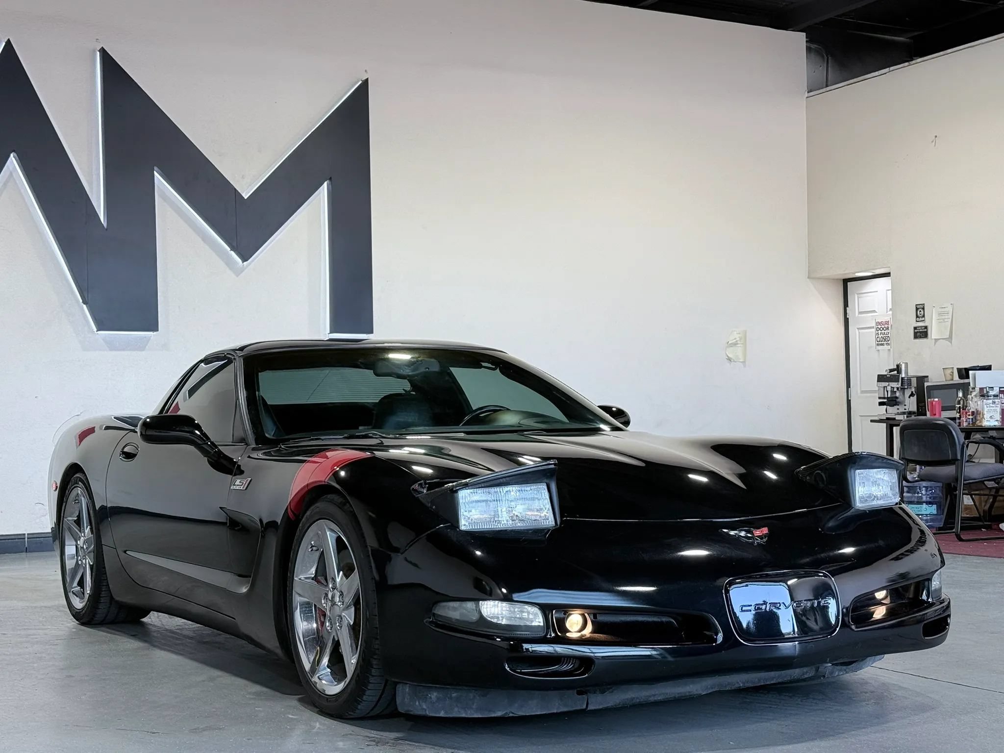 Used 2002 Chevrolet Corvette Coupe w/ Preferred Equipment Group2 RWD image 2