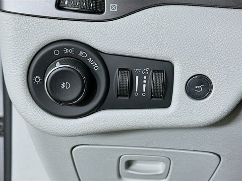 Used 2019 Jeep Cherokee Limited image 17