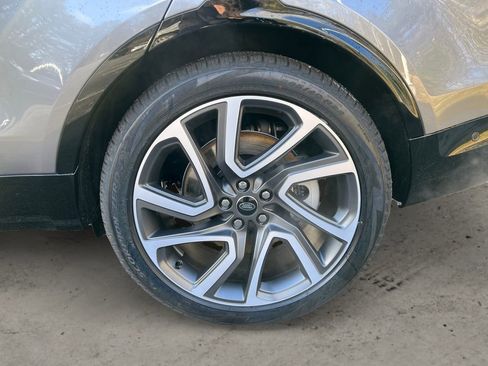 New 2025 Land Rover Discovery Dynamic SE image 10