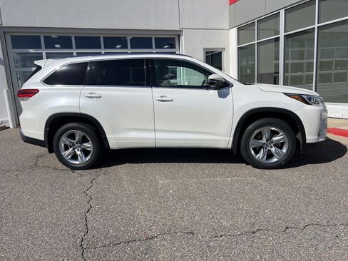 Used 2017 Toyota Highlander Limited AWD/4WD image 20