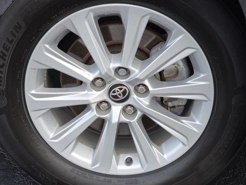 Used 2024 Toyota Grand Highlander AWD image 9
