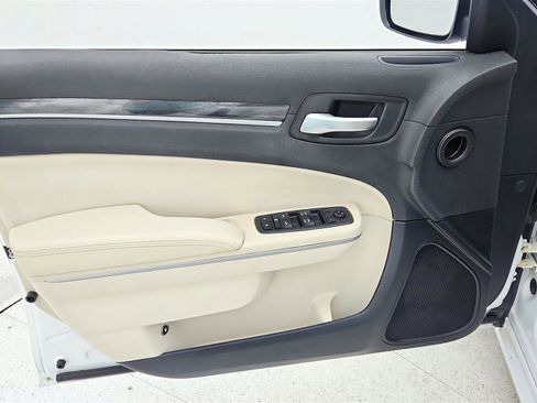 Used 2019 Chrysler 300 Touring L w/ Quick Order Package 22F RWD image 40
