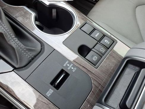 Used 2024 Toyota Highlander Platinum image 21