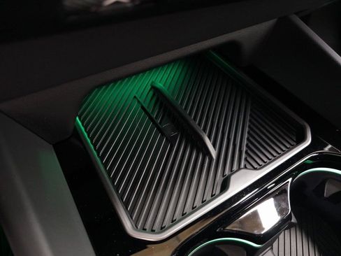 New 2026 BMW 550e xDrive image 31