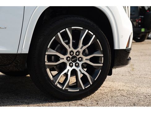New 2026 GMC Acadia Denali Ultimate w/ LPO, Floor Liner Package AWD/4WD image 10