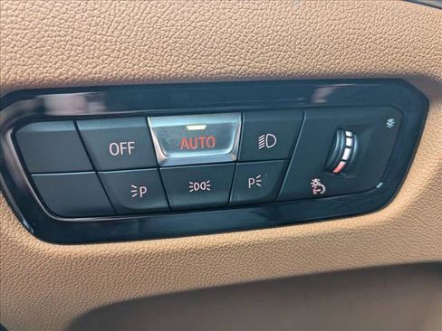 Used 2025 BMW 330i xDrive Sedan w/ Convenience Package image 11