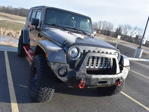 Used 2017 Jeep Wrangler Unlimited Sahara w/ Max Tow Package image 9