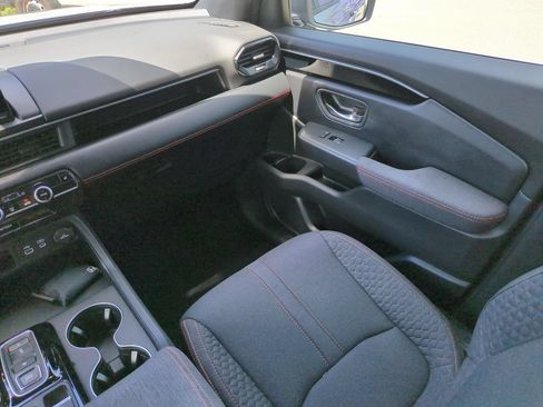 Used 2025 Honda Pilot Sport image 20