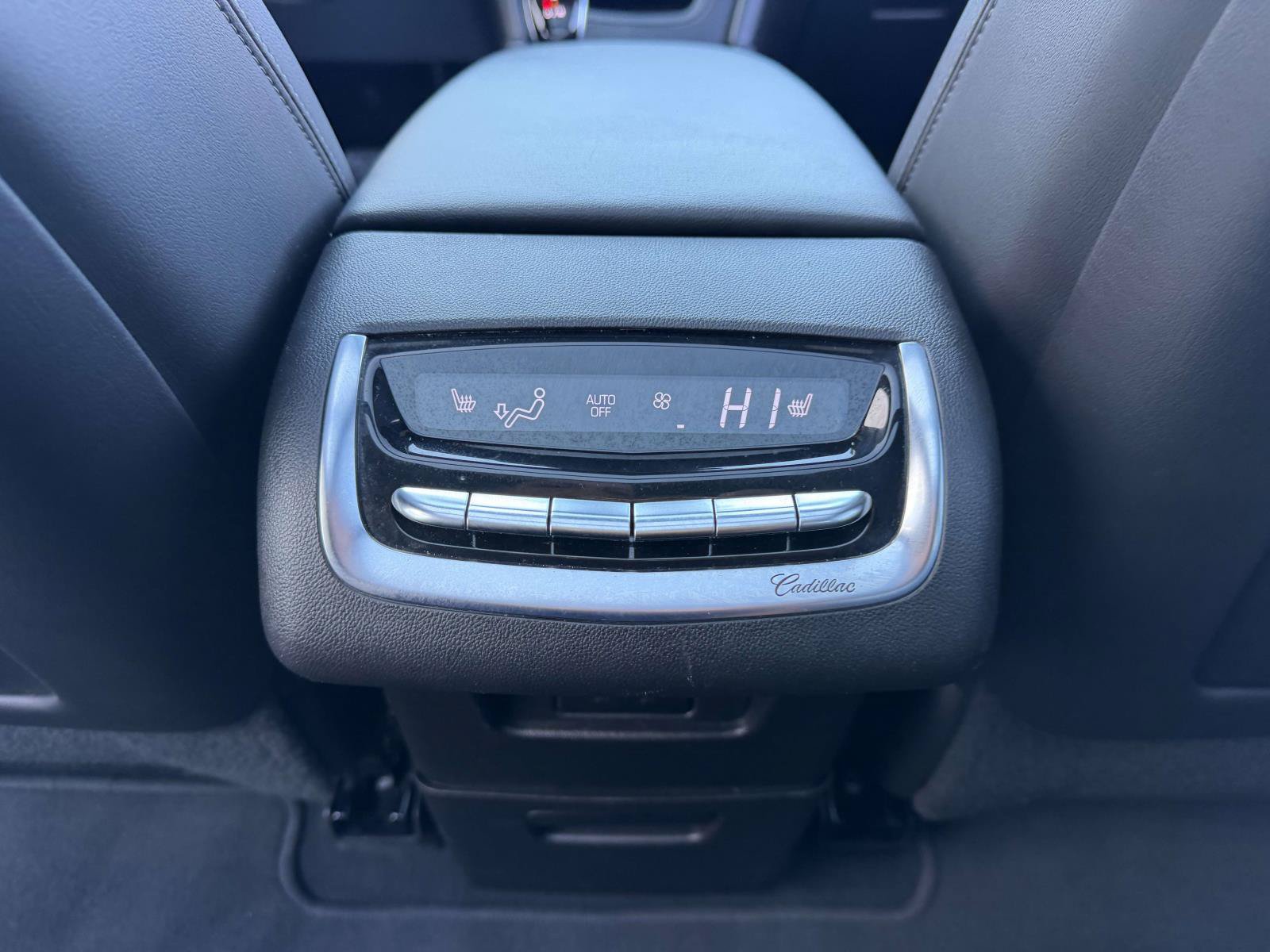 Used 2021 Cadillac XT6 Premium Luxury FWD image 16