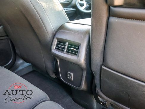 Used 2024 GMC Terrain SLE image 22