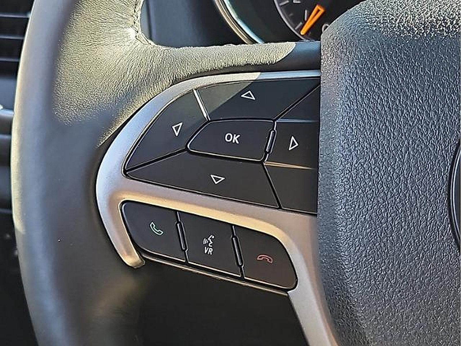 Used 2018 Jeep Grand Cherokee Altitude AWD/4WD image 21