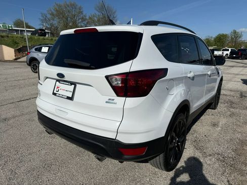 Used 2019 Ford Escape SE FWD image 3