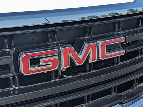 Used 2023 GMC Yukon SLE w/ Gmc Pro Safety Plus Package AWD/4WD image 9