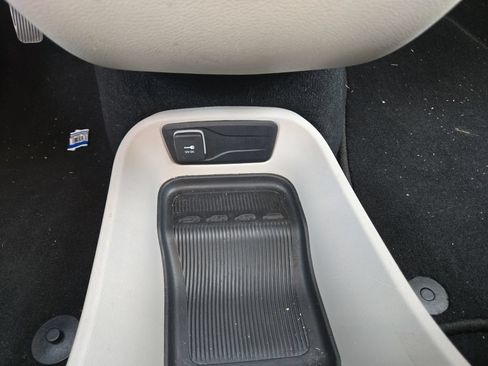 Used 2023 Chrysler Pacifica Touring-L FWD image 29