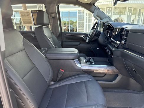 Used 2024 Chevrolet Silverado 2500 LTZ w/ LTZ Convenience Package image 31