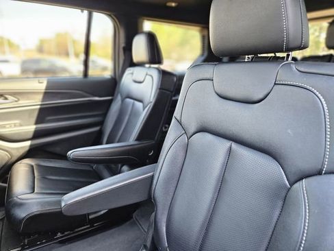 Used 2024 Jeep Grand Cherokee L Limited w/ Luxury Tech Group II image 28