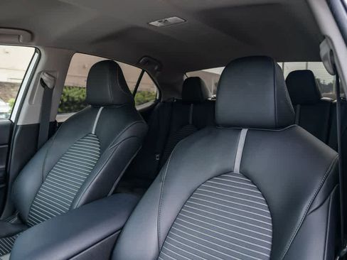 Used 2023 Toyota Camry SE w/ Cold Weather Package image 17