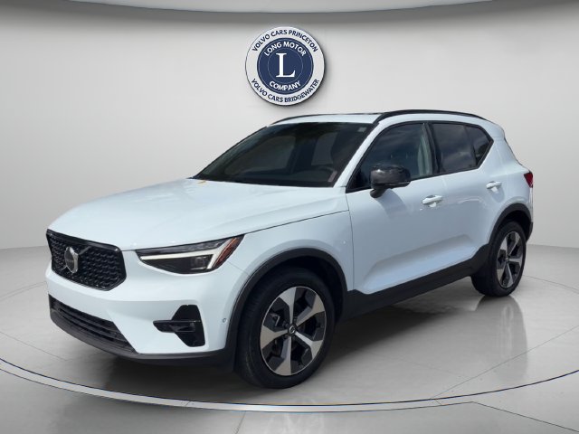 Certified 2026 Volvo XC40 B5 Plus AWD/4WD image 7