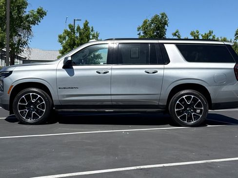 Used 2025 Chevrolet Suburban RST RWD image 14
