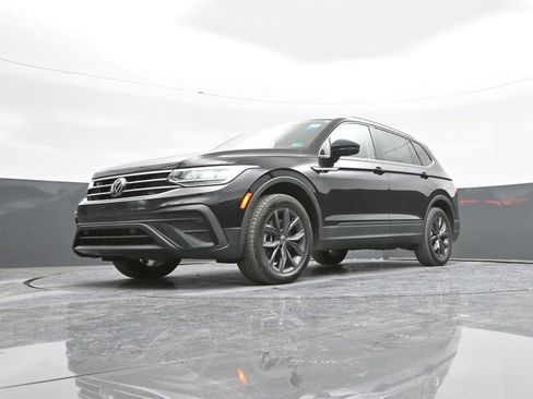 Used 2023 Volkswagen Tiguan SE image 37