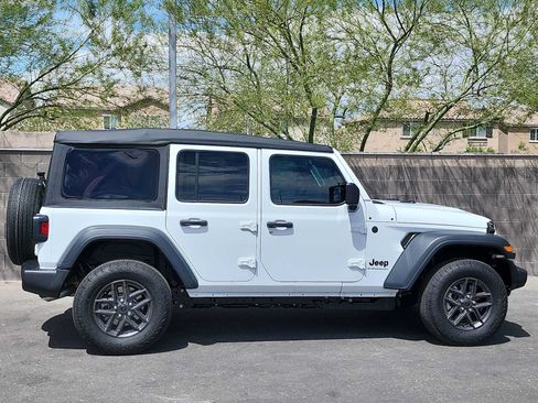 Used 2026 Jeep Wrangler Unlimited Sport AWD/4WD image 9