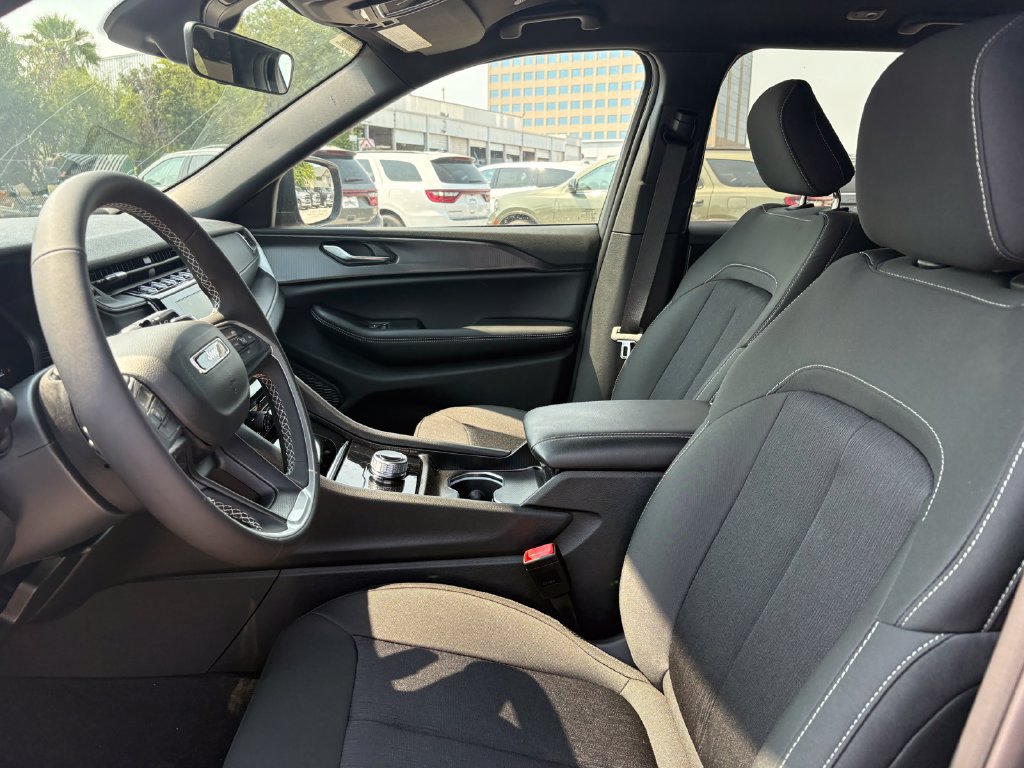 New 2026 Jeep Grand Cherokee Laredo RWD image 12