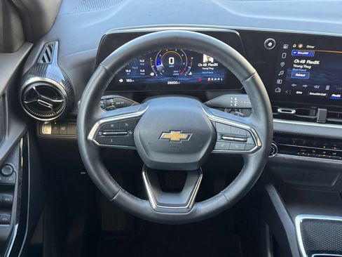 Used 2025 Chevrolet Equinox LT FWD image 29