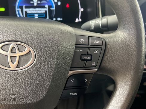Used 2025 Toyota Camry LE FWD image 19