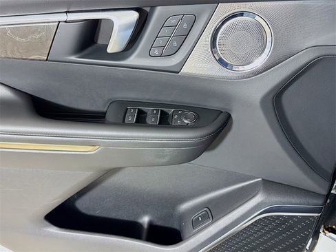 Used 2025 Buick Enclave Avenir image 16