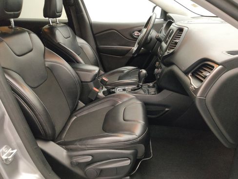 Used 2020 Jeep Cherokee Latitude Plus w/ Cold Weather Group image 21