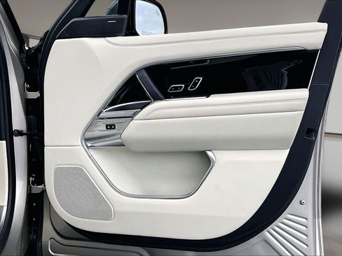 Certified 2023 Land Rover Range Rover SE image 26