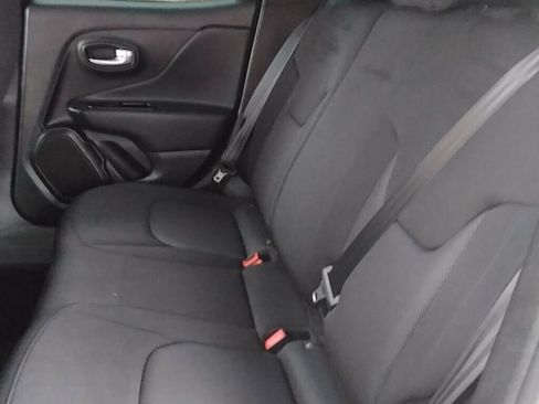 Used 2023 Jeep Renegade Latitude AWD/4WD image 8