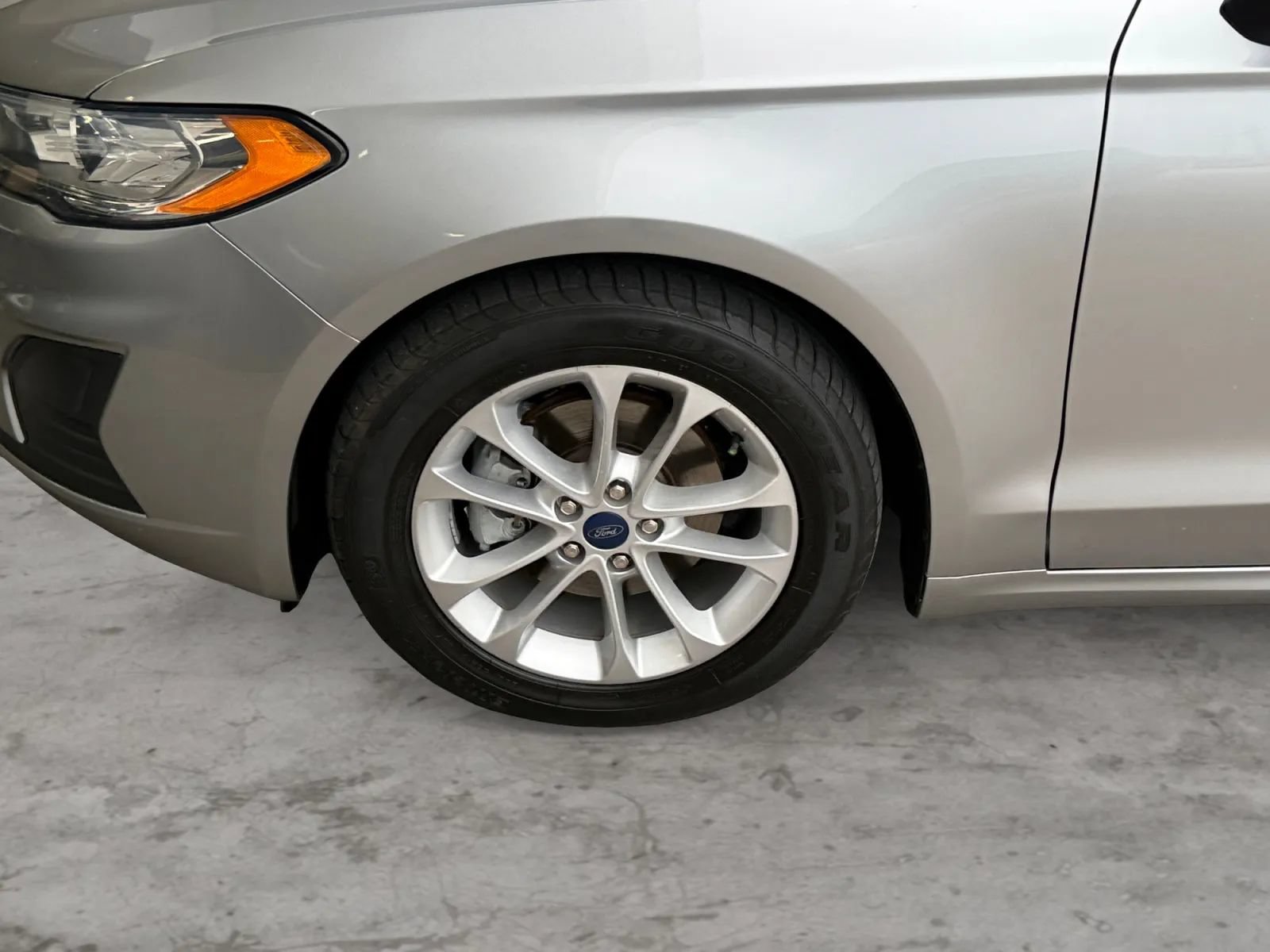 Used 2020 Ford Fusion SE FWD image 43