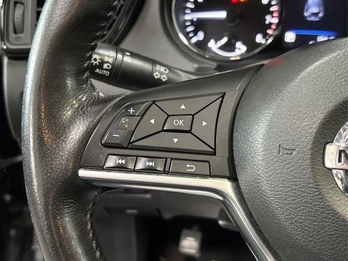 Used 2018 Nissan Rogue SL w/ Premium Package image 32