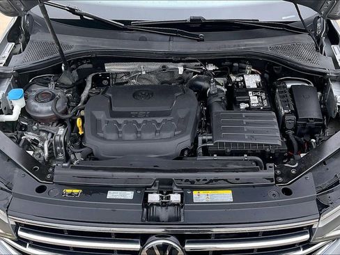 Used 2024 Volkswagen Tiguan SE image 10