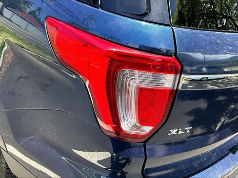 Used 2017 Ford Explorer XLT w/ Equipment Group 202A FWD image 33