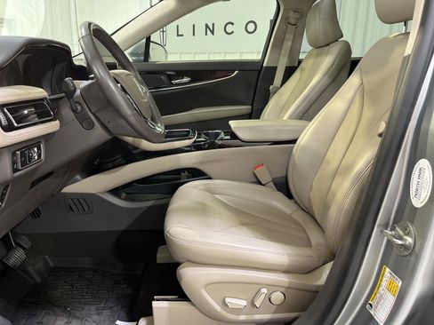 Used 2023 Lincoln Nautilus Reserve image 7