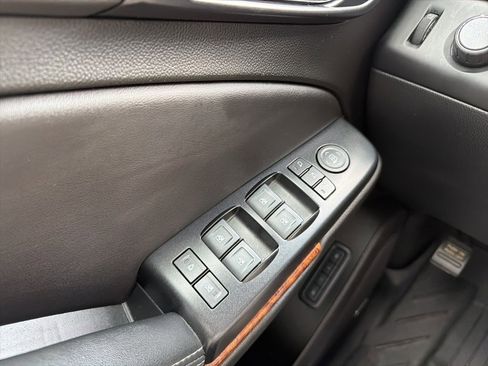 Used 2020 Chevrolet Suburban Premier image 33