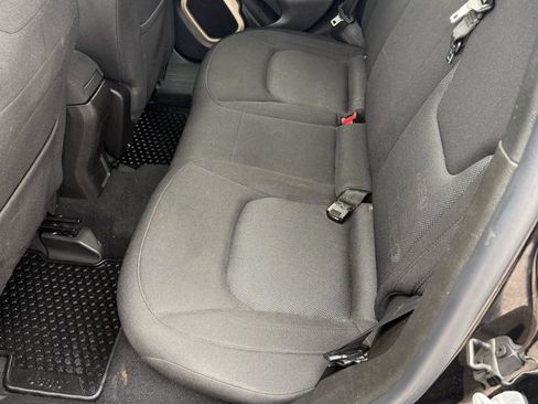 Used 2016 Jeep Renegade Latitude w/ Cold Weather Group AWD/4WD image 8