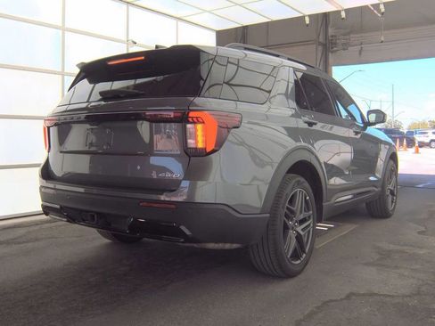 Used 2025 Ford Explorer ST-Line w/ ST-Line Street Pack AWD/4WD image 3