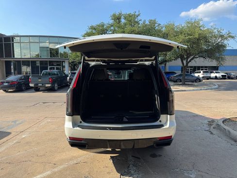 Used 2022 Cadillac Escalade Sport Platinum w/ LPO, ONYX Package AWD/4WD image 11